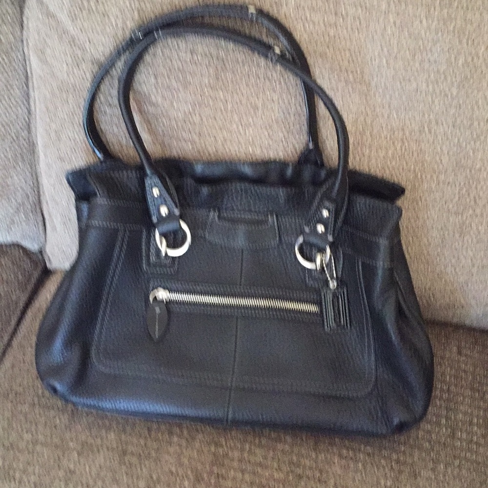 Medium sized black coach bag